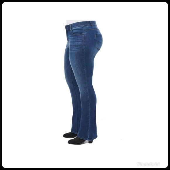 Democracy "Ab"solution Itty Bitty Boot Jeans - Picture 3 of 16